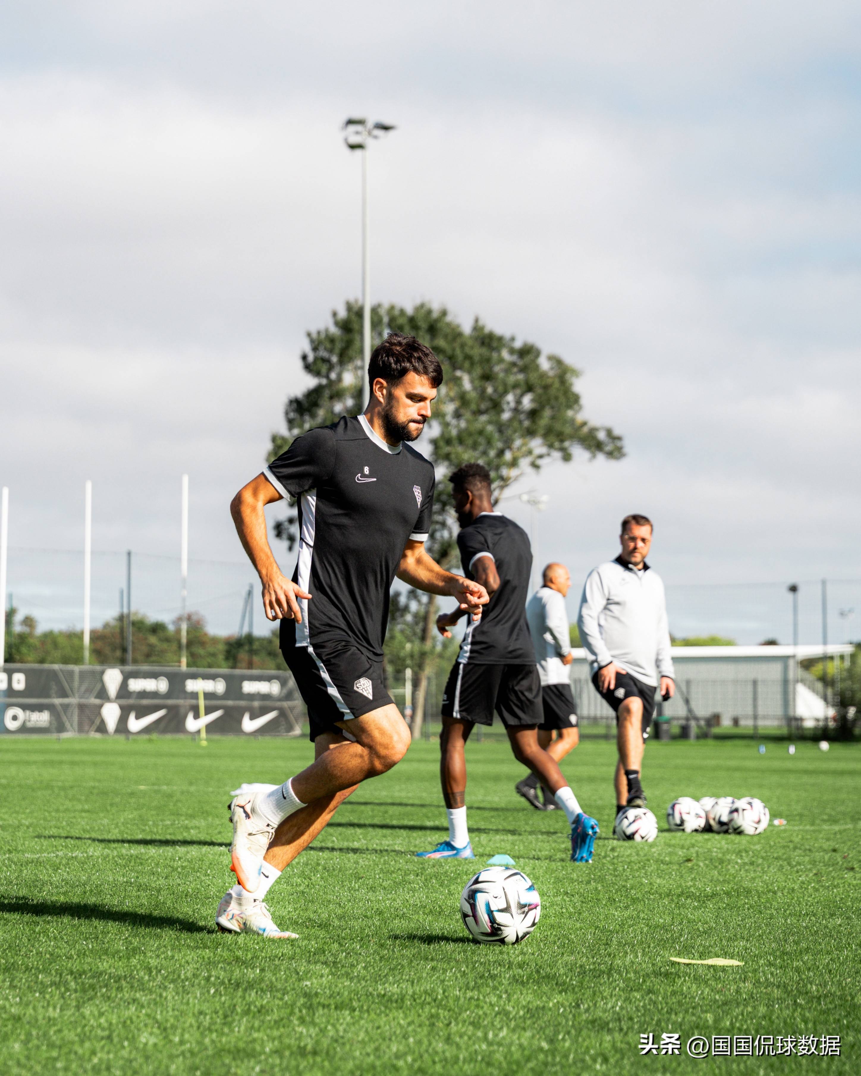 法甲球队正在为新赛季做何准备? 法甲球队正在为新赛季做何准备?